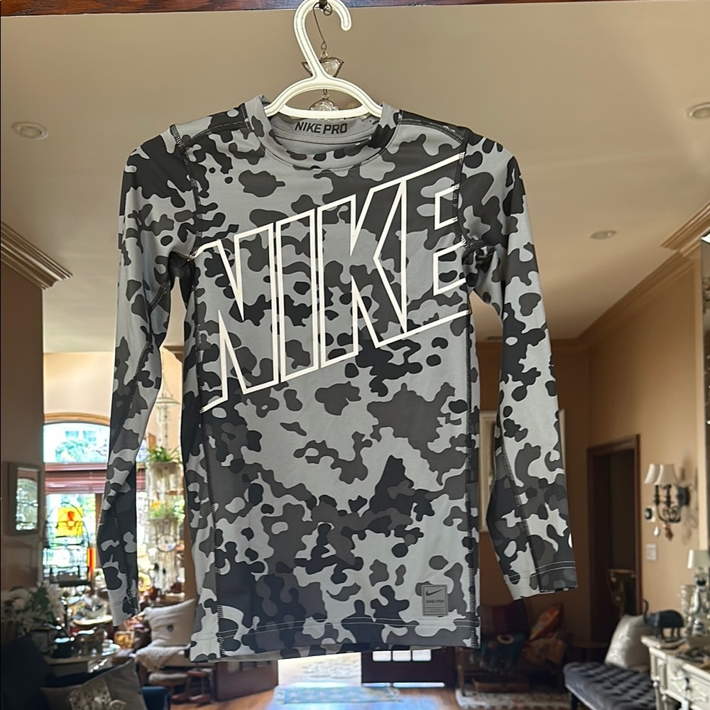 Nike youth pro dri-fit compression Gray Camouflage Long Sleeve Shirt large NWOT